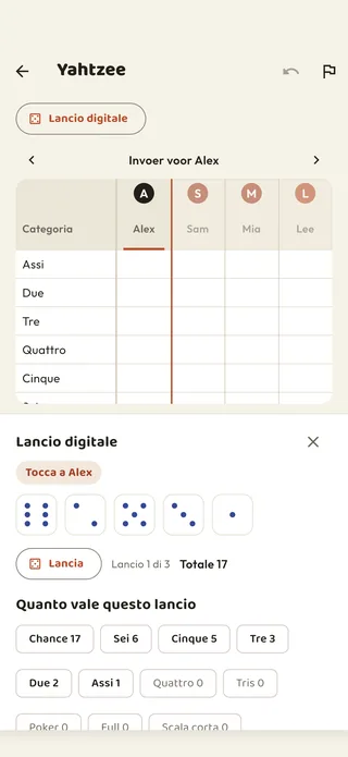Un segnapunti Yahtzee per due giocatori, con i dadi aperti